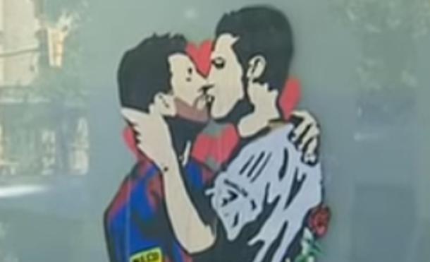 El beso entre Messi y Cristiano Ronaldo