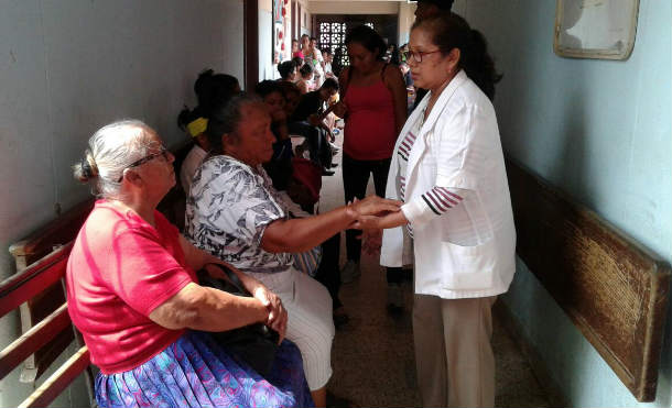 Con Amor brindan atención médica a Madres de Héroes y Mártires en el centro de salud Edgard Lang