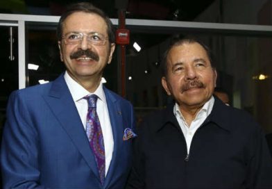 Conversación del Presidente-Comandante Daniel con M. Rifat Hisarciklioglu Presidente de la Asociación de Cámaras de Comercio y Bolsas de Turquía. 25 de Abril del 2017: