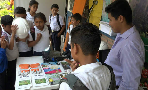 Estudiantes de secundaria realizan feria ambiental en el municipio de Dipilto