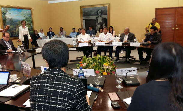 Gobierno sostiene encuentro con representantes del FMI.