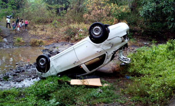 Joven se salva de milagro tras sufrir accidente automovilístico