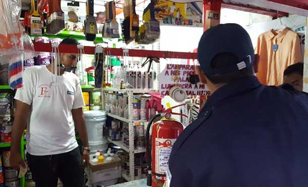 Bomberos realizan inspección de rutina en el mercado Oriental