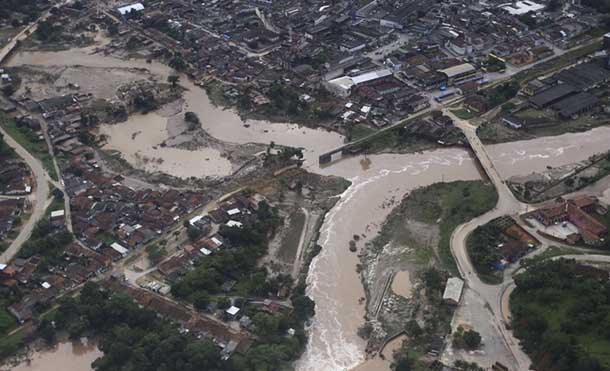 Diez muertos y más de 80.000 evacuados por inundaciones en Brasil