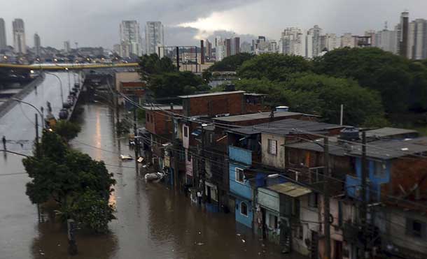 Seis muertos y miles de afectados por fuertes lluvias en Brasil