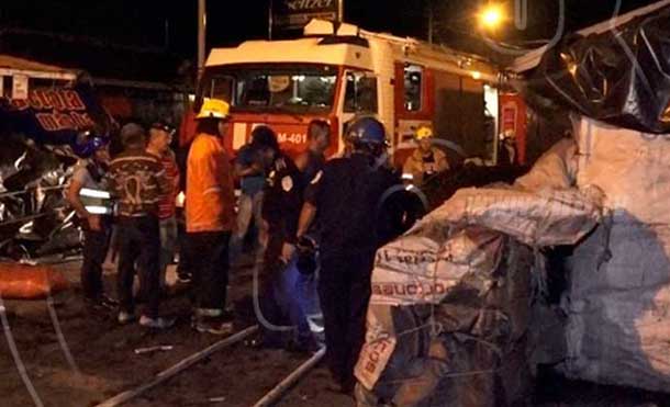 Bomberos controlan incendio en Mercado de Mayoreo