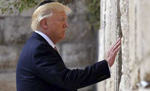 Donald Trump acude al Muro de los Lamentos