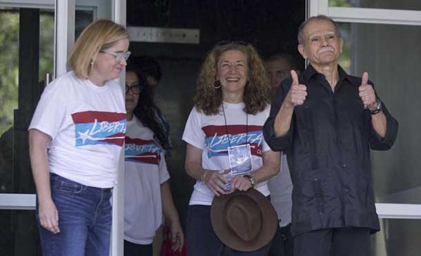 Oscar López Rivera disfruta de sus primeros momentos en libertad