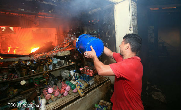 Afectados por incendio en Huembes recibirán un crédito