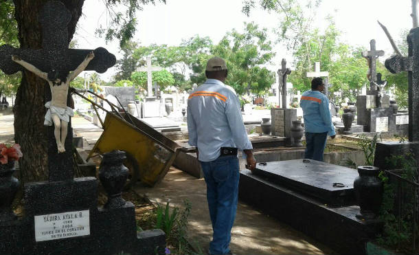 ALMA inicia jornada de limpieza en campos santos, de cara a la celebración de la madre