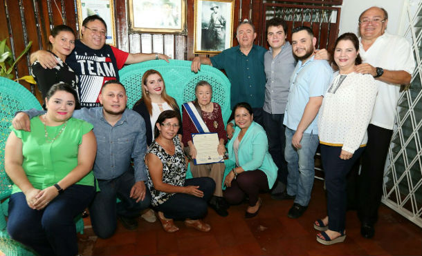 Blanca Segovia Sandino condecorada con Orden General José Dolores Estrada