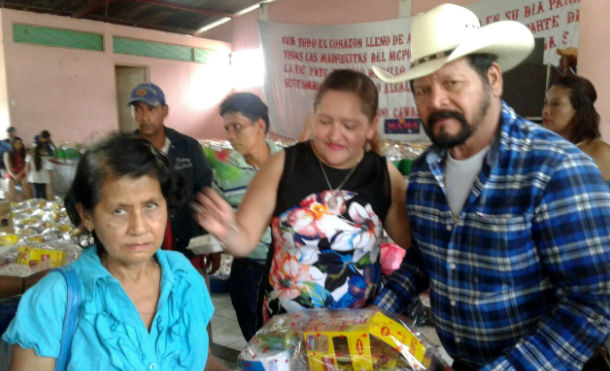 Alcaldía de El Coral en Nueva Guinea entrega 600 canastas básicas a las madres