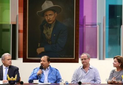 Presidente Daniel con Directivos del Grupo Regional LAFISE