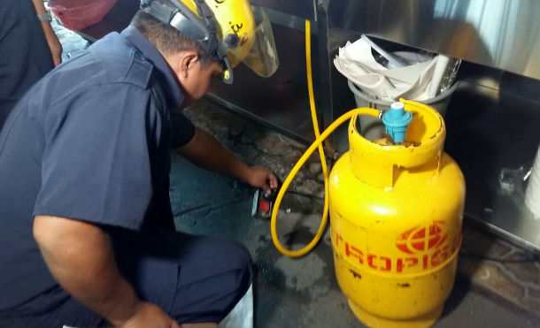 Bomberos inspeccionan negocios del Mercado Israel Lewites