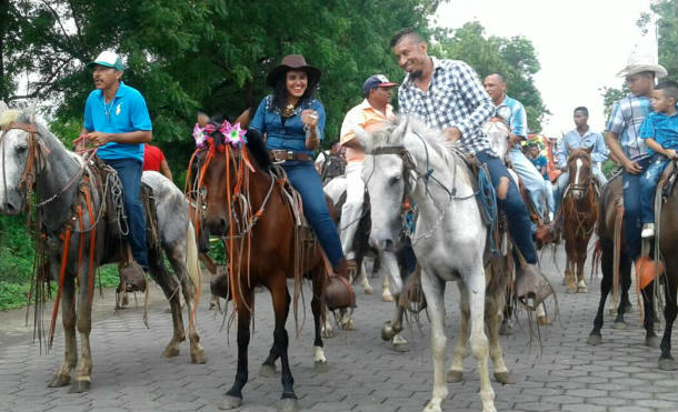 Familias Quezalguaqueñas celebran hípica "Madre Orgullo De Mi País"