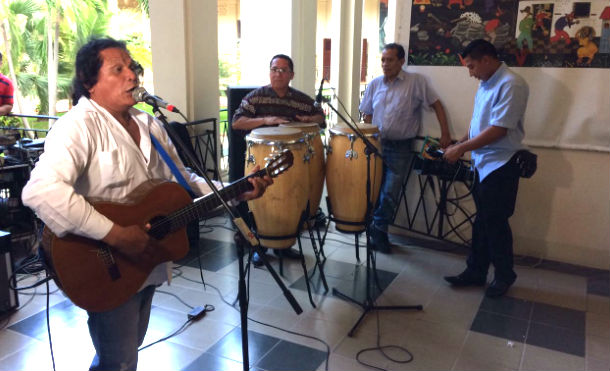 Rinden homenaje al poeta costeño Carlos Rigby