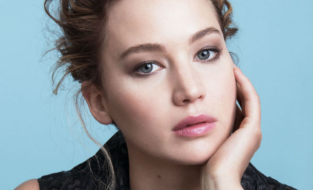 Jennifer lawrence terminó borracha y haciendo striptease en su cumpleaños