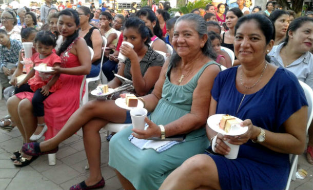 Chinandega: Autoridades municipales de El Viejo rinden homenaje a las madres del municipio