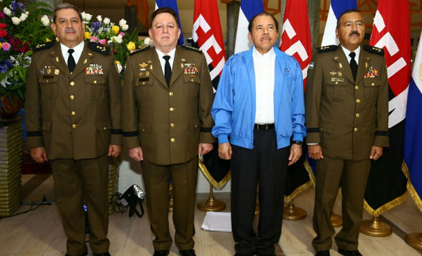 General Julio César Avilés entrega memoria anual 2016 del Ejército de Nicaragua