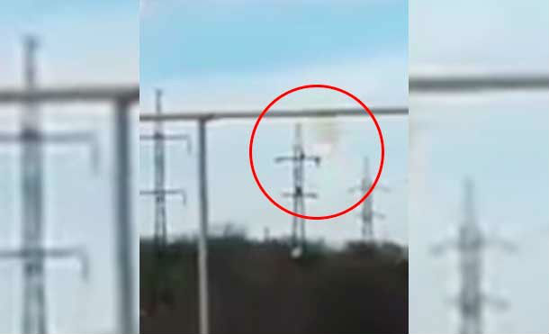 Joven sube a una torre eléctrica y todo termina en tragedia