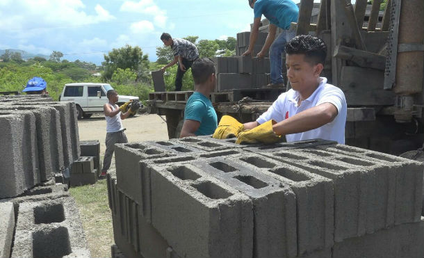 Ocotal: 50 familias reciben materiales para construcción de letrinas