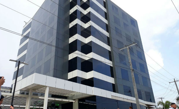 Inauguran moderno edificio de Plaza Centroamérica