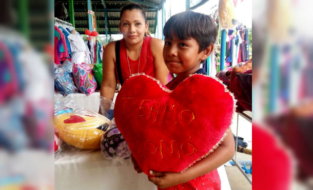 Feria de las Madres Victoriosas con varias opciones de regalos para la reina del hogar