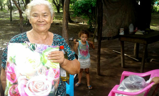 Quezalguaque: Madres de Héroes y Mártires reciben regalos y paquetes alimenticios