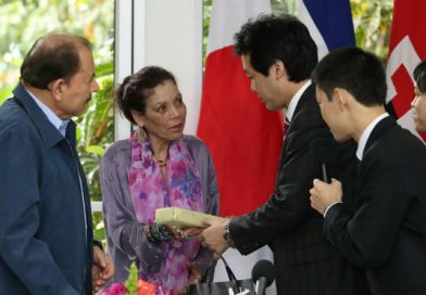 Rosario tras Entrega Orden Rubén Darío al JICA