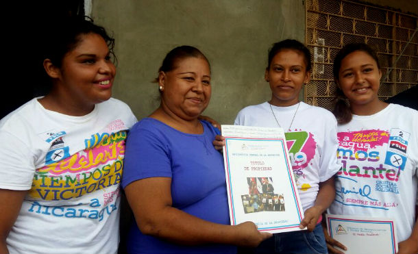 Gobierno Sandinista entrega Títulos de Propiedad a madres del barrio "La Primavera" en Managua