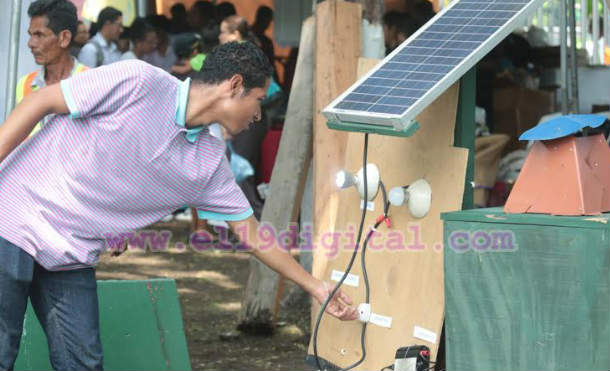 Estudiantes de la UNA desarrollan feria tecnológica