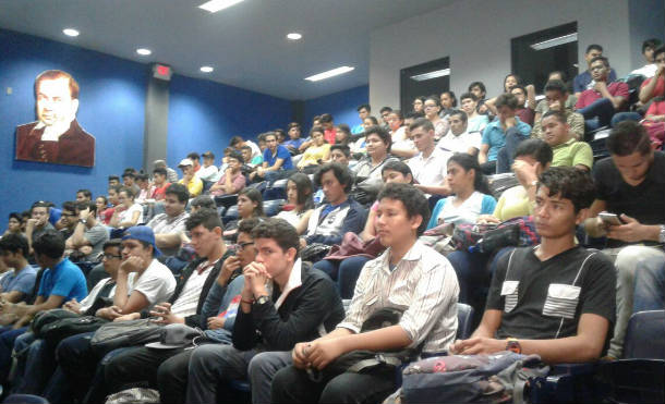 MINSA realiza conferencia sobre VIH con estudiantes de la UNI