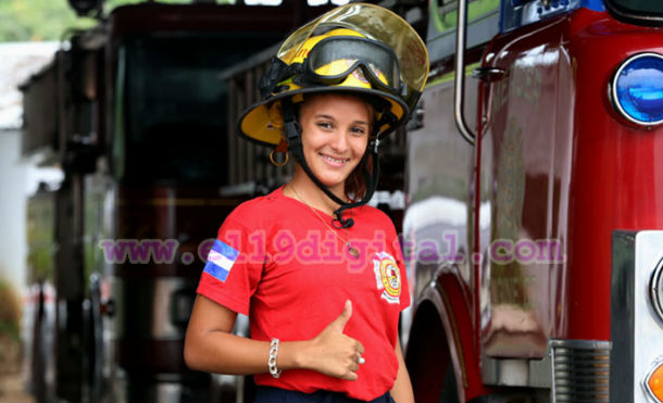 ¿Quién dijo que ser bombero es cosa de hombres?