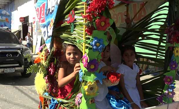 Con un desfile de carrosas celebran el día del Medio Ambiente en la ciudad de Ocotal