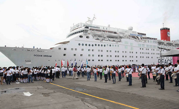 Compañera Rosario agradece visita del Barco de la Paz