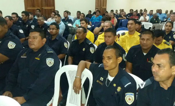 León: Bomberos Unificados planean disponer de un "bombero familiar