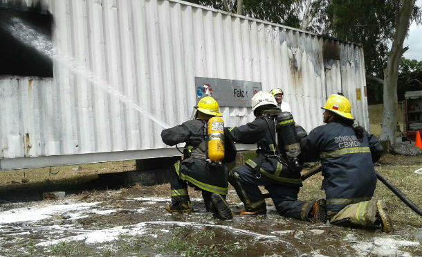 Academia Nacional de Bomberos realiza ejercicio demostrativo de rescate y extinción de incendio