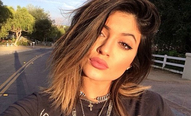 Kylie Jenner calienta las redes sociales con foto en ropa interior