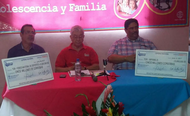 Lotería Nacional entrega utilidades al IND y a MiFamilia