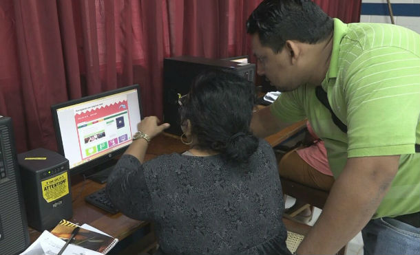 MINED capacita a docentes en computación básica en León