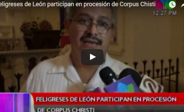 Feligreses de León participan en procesión de Corpus Chisti