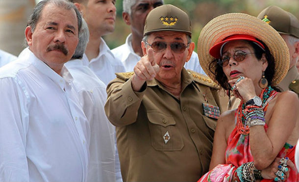 Comandante Daniel y Compañera Rosario saludan cumpleaños del Comandante Raúl Castro