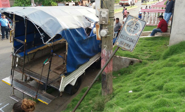 Accidente de camioneta rutera deja seis lesionados en León