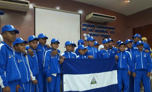 Abanderan a selección nicaragüense de béisbol sub-12