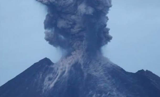 Alerta naranja por actividad de volcán ecuatoriano Reventador