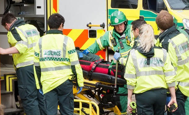 Atacan a dos hombres con ácido en Londres