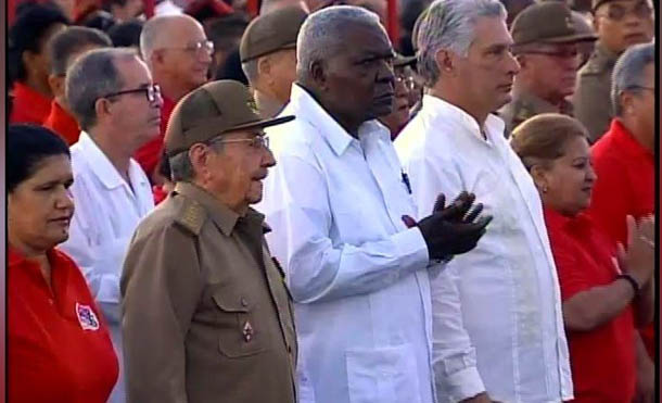 Comandante Raúl Castro preside acto por el Día de la Rebeldía Nacional en Cuba