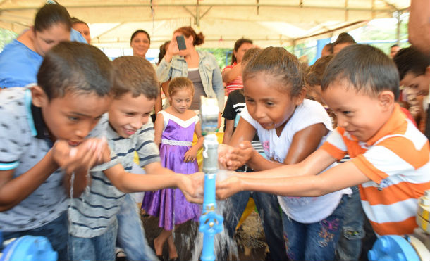 Gobierno sandinista lleva agua potable a familias de Malacatoya