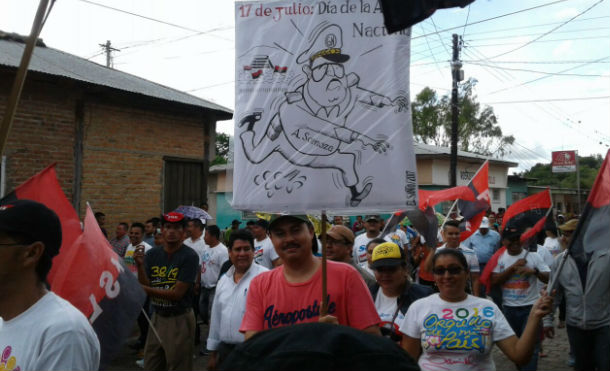 El pueblo somoteño celebra el día de la alegría con una colorida caminata