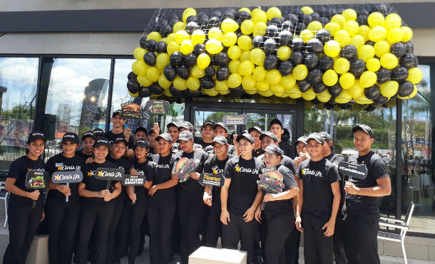 Inauguran restaurante de hamburguesa Carl's Jr., en Metrocentro